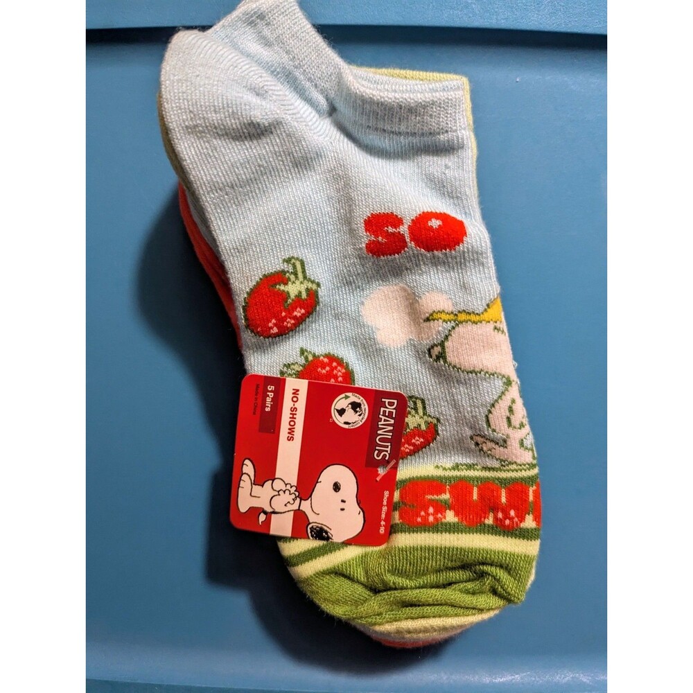 New Peanuts Ladies 5 Pair No Show Socks Snoopy Woodstock Strawberries